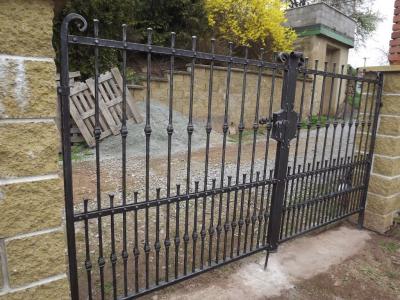 Kovaná brána, branka a plot Svitávka